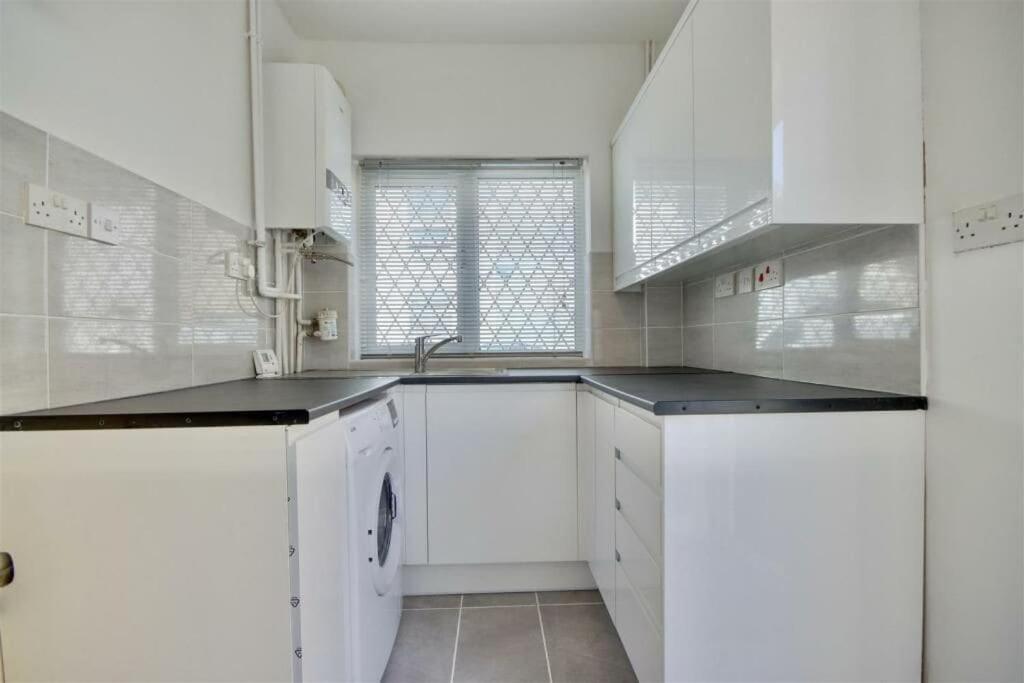 Improved Private House In Central Location Portsmouth Exterior foto